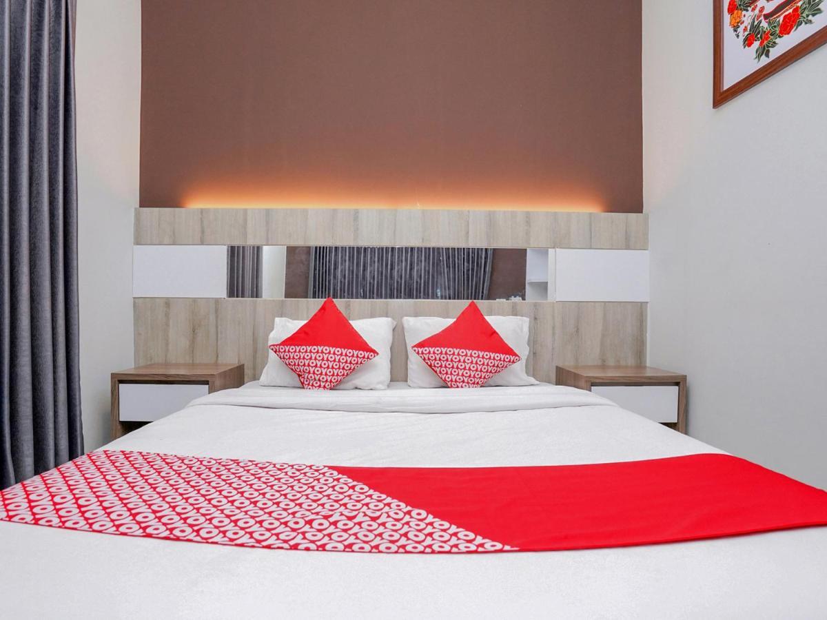 Oyo 747 Cipunegara Residence Surabaya Exterior photo