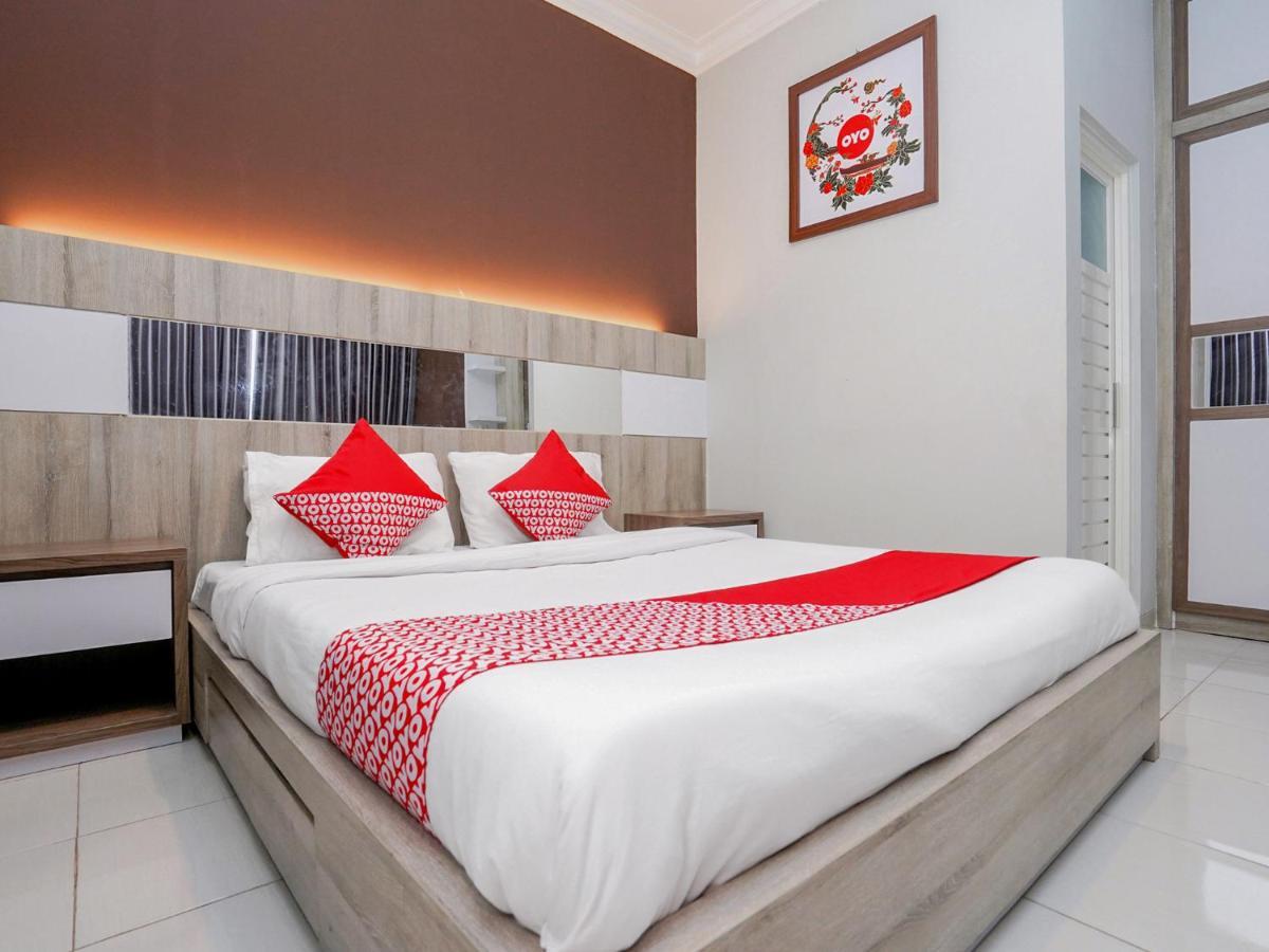 Oyo 747 Cipunegara Residence Surabaya Exterior photo