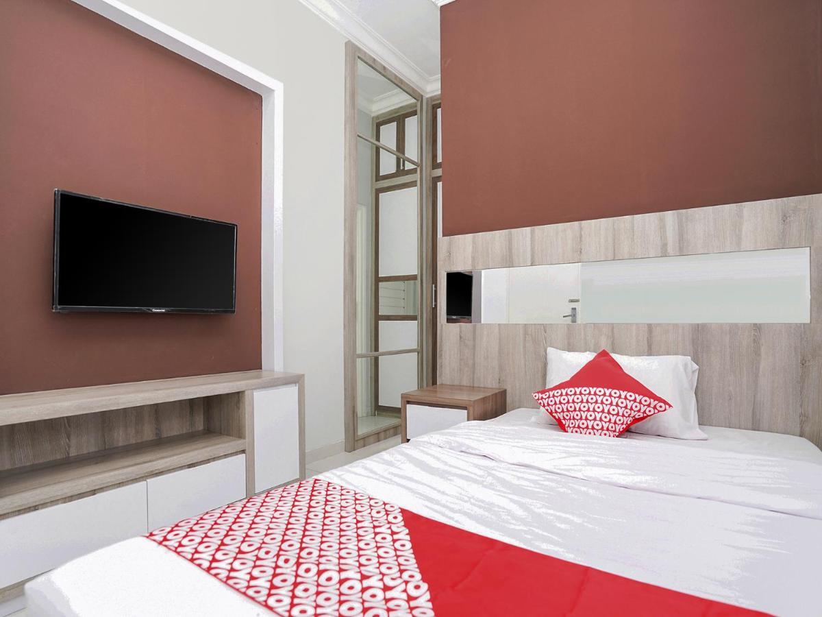 Oyo 747 Cipunegara Residence Surabaya Exterior photo
