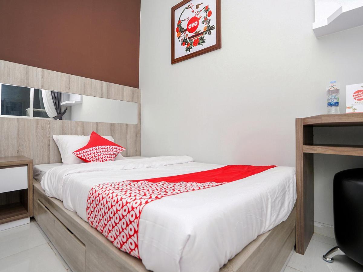 Oyo 747 Cipunegara Residence Surabaya Exterior photo