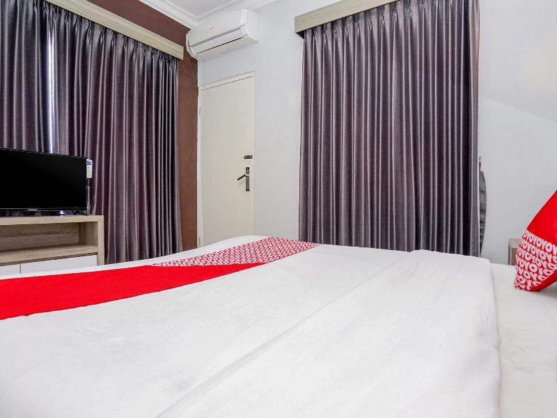 Oyo 747 Cipunegara Residence Surabaya Exterior photo