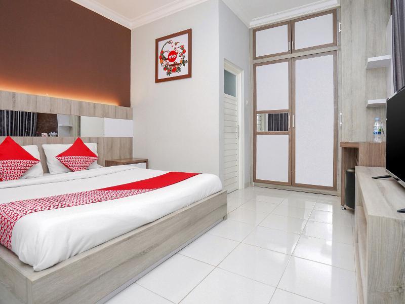 Oyo 747 Cipunegara Residence Surabaya Exterior photo